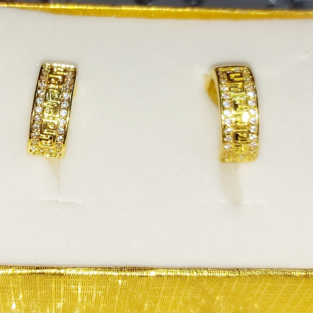 Gold Earrings - Picture 1 of 5